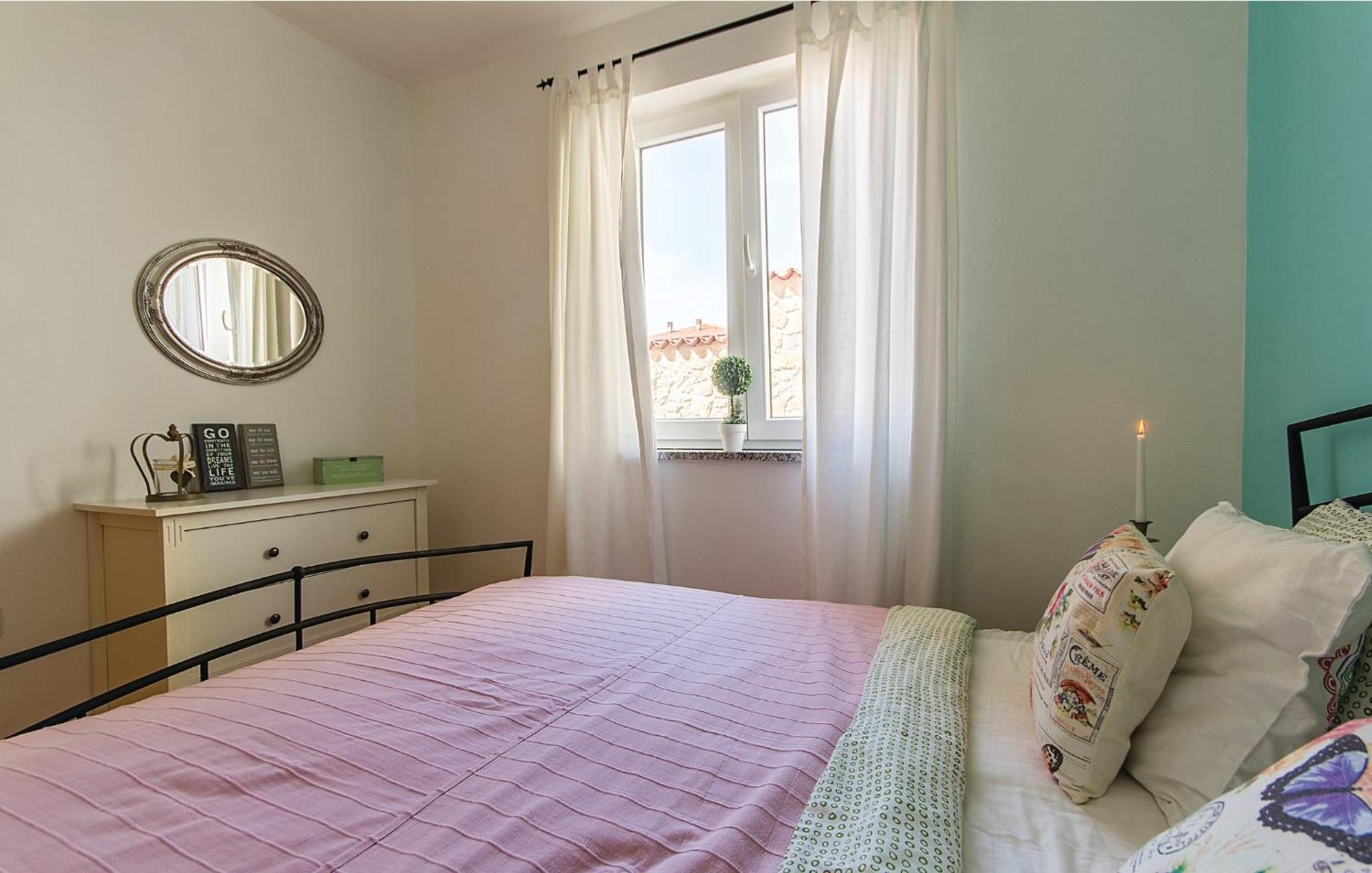 7 Bedroom Stunning Home In Ližnjan Esterno foto